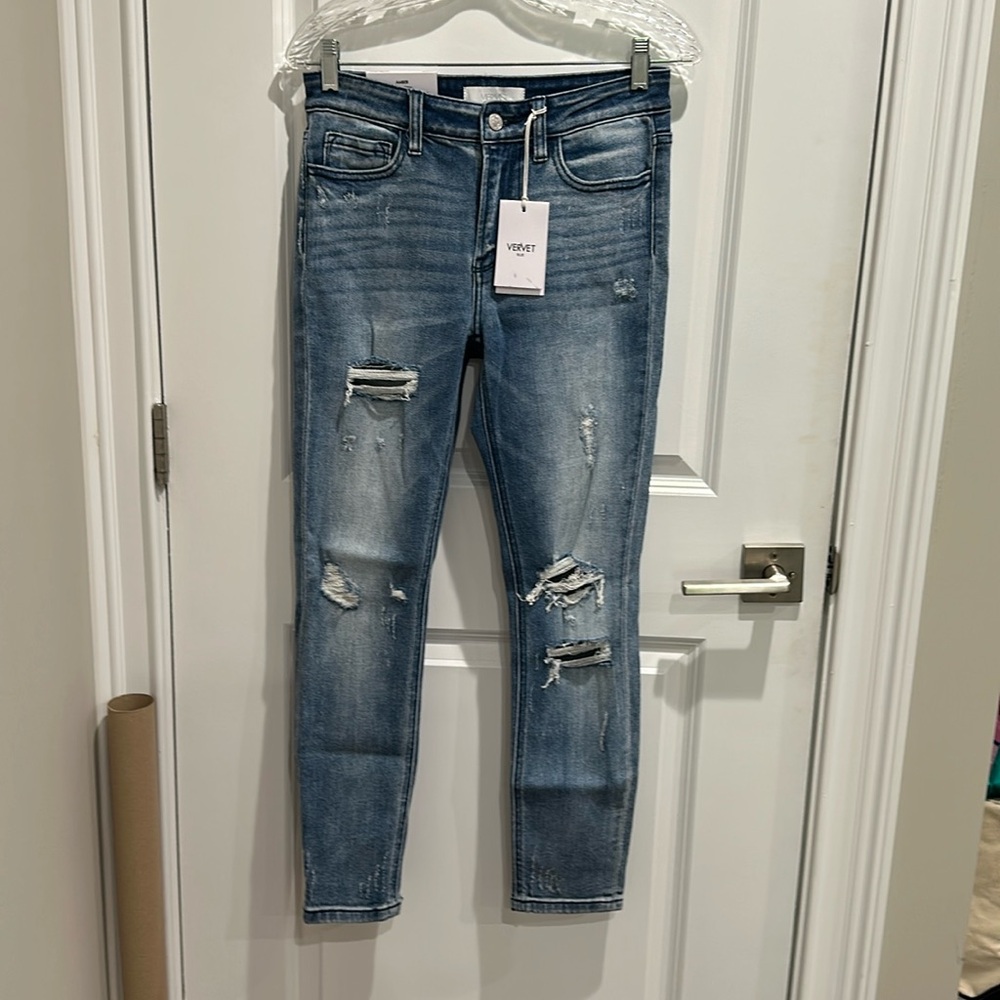 Vervet Midrise Distressed ankle skinny NWT